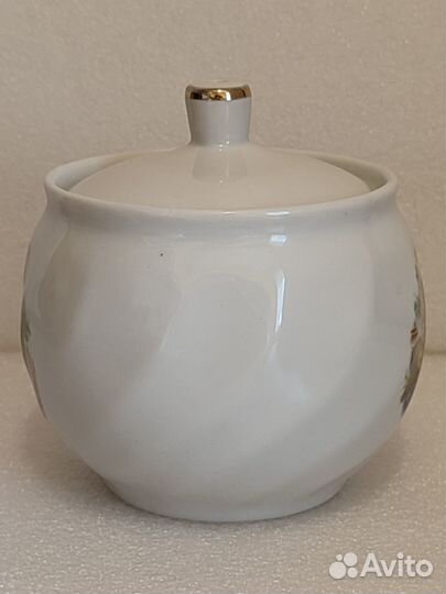 Сахарница. Мадонна. Фарфор. Коралл. Клеймо