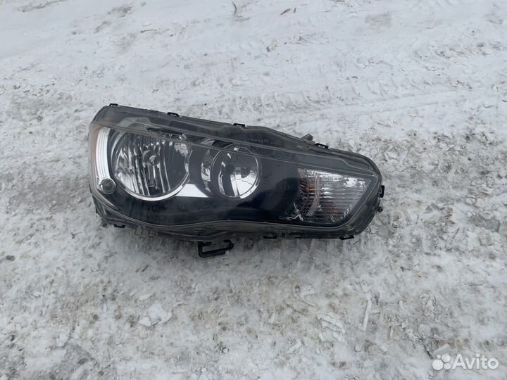 Фара правая Mitsubishi Outlander XL