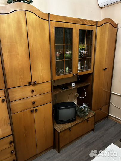 Стенка в гостинную с шкафом для одежды