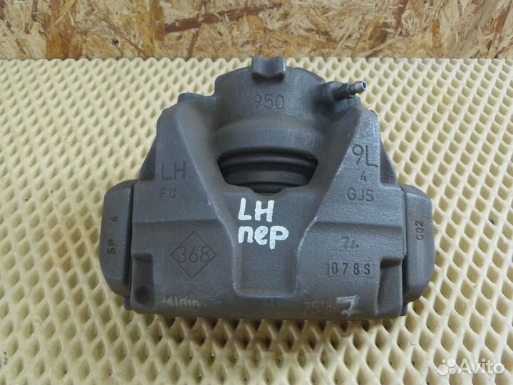 Суппорт передний левый Renault Captur 2013-2019 (410111495R)