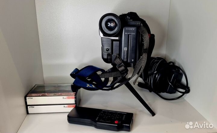 Видеокамера Sony CCD- TR511E 1998 года