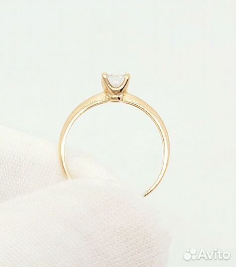 Золотое кольцо с камнем 17р