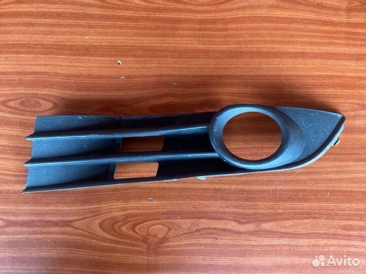 Заглушка бампера передняя левая Vw Touran BSX 2008