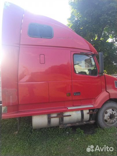 Volvo VNL 64T, 2002