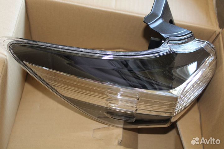 Стоп-сигнал задний левый Toyota wish 2014-2017 год