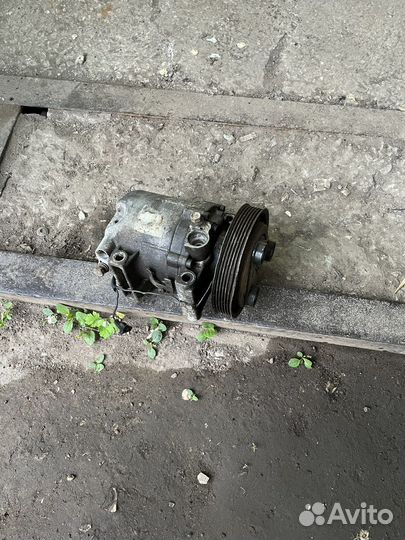 Компрессор кондиционера Nissan Primera P12