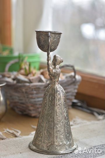 Фигура Девушка с чашей.Кубок-перевертыш