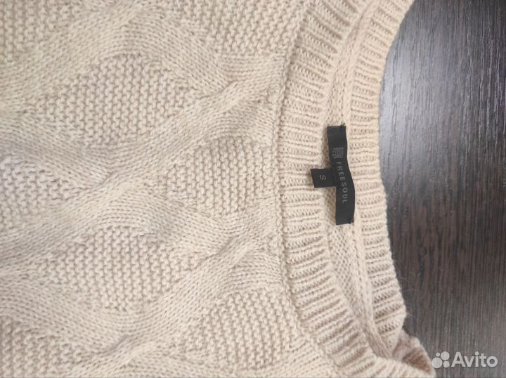 Свитер шерстяной женский