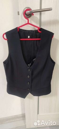 Жилетка для девочки новая. 140