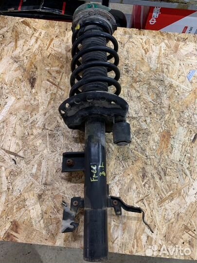 Стойка подвески задняя левая Land Rover Freelander