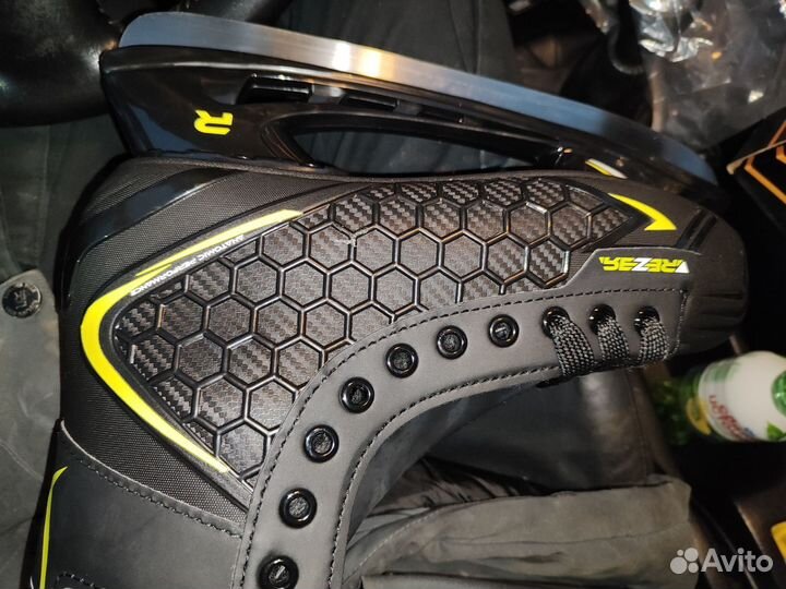 Коньки хоккейные