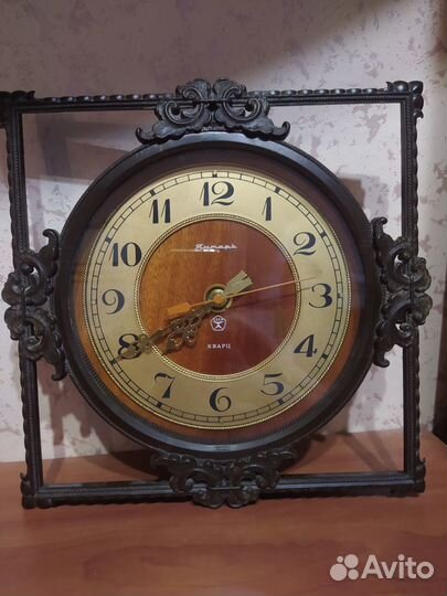Часы настенные Янтарь кварц СССР