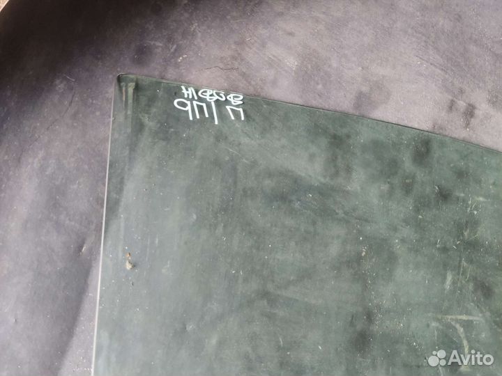 Стекло переднее правое Dodge Caravan 4