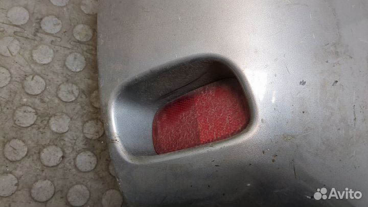 Клык бампера Toyota RAV 4, 2003