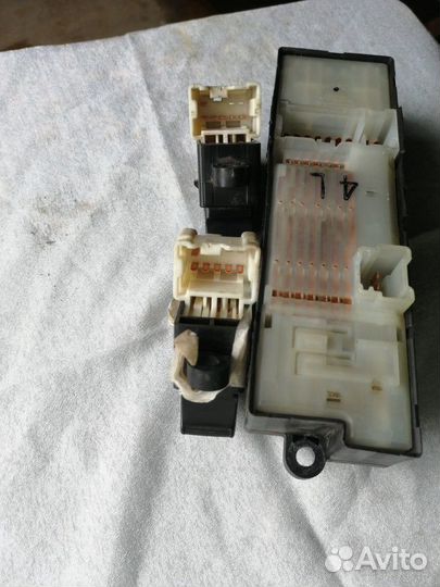 Кнопки стеклопадъёмников. Nissan Bluebird Sylphy