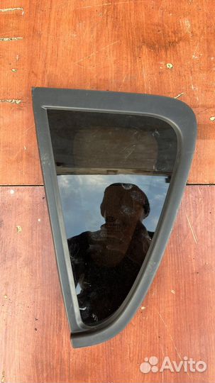 Стекло кузовное глухое левое Kia Soul (2009-2014)
