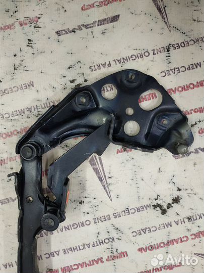 Петля капота w210 Mercedes