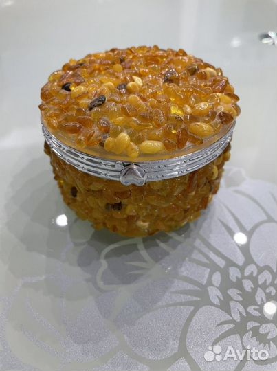 Шкатулка янтарная