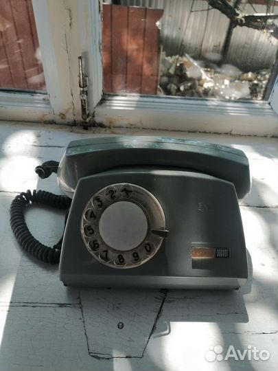Старинный телефон