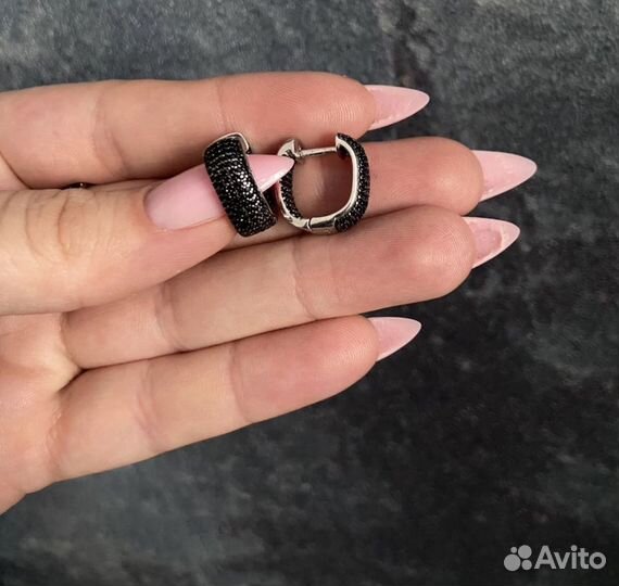 Серебряные серьги кольцо с черными фианитами