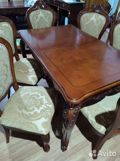 Стол и стулья