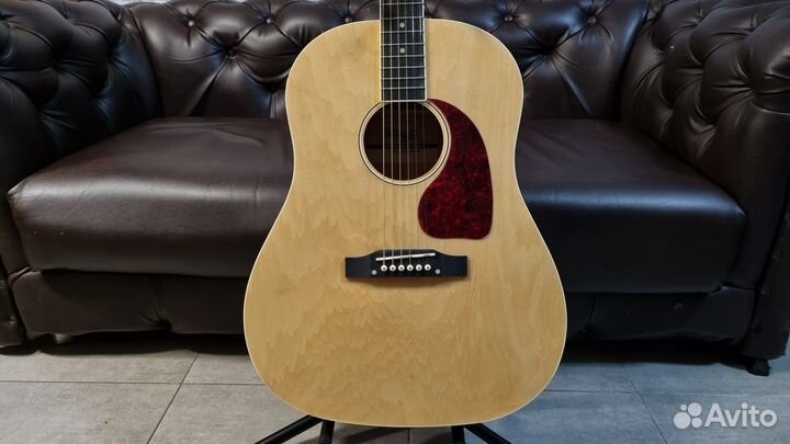 Акустическая гитара Stagg + аксессуар