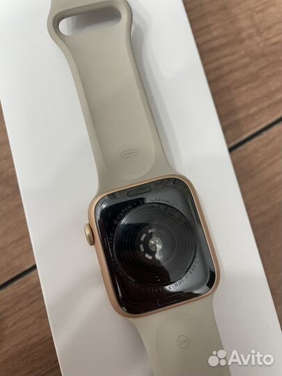 Часы apple watch se 44mm