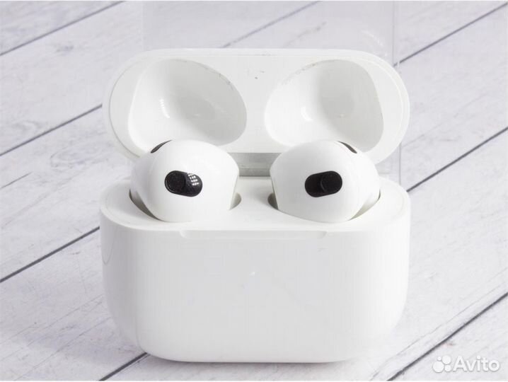 Беспроводные наушники Apple AirPods 3 MagSafe Charging Case, белый (Б/У)