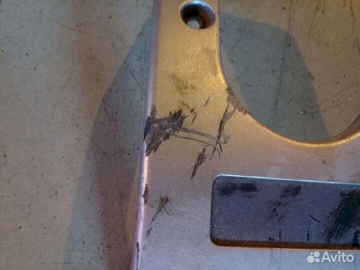 Декоративная крышка двс 13287-35U00 Nissan Cefiro