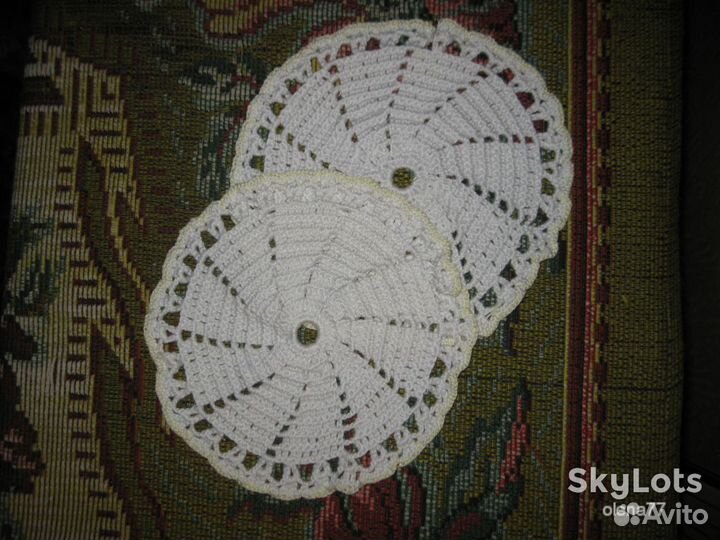 Набор из двух белых подставок под горячие блюда