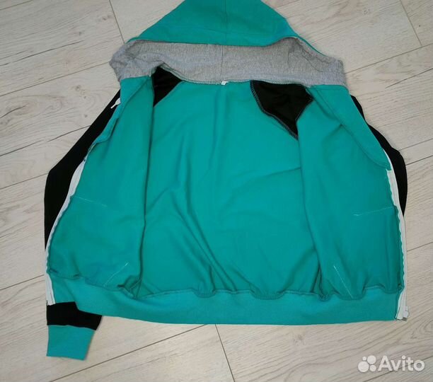 Костюм спортивный женский, новый, размер 42