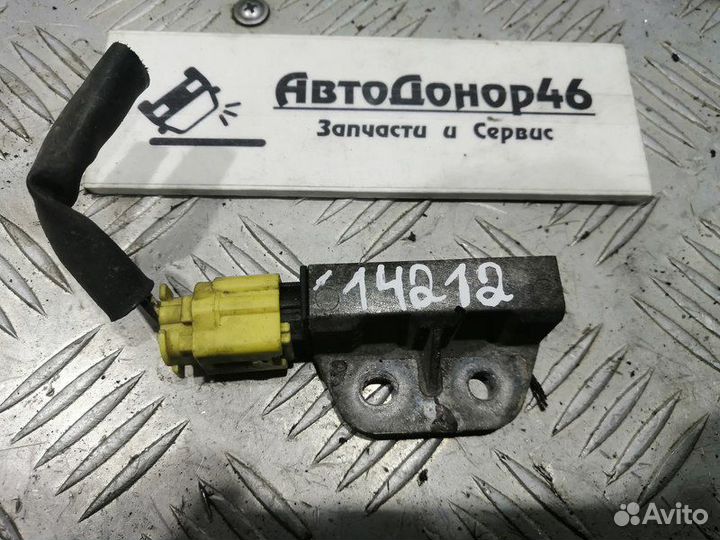 Датчик удара на переднюю панель Nissan Teana J31