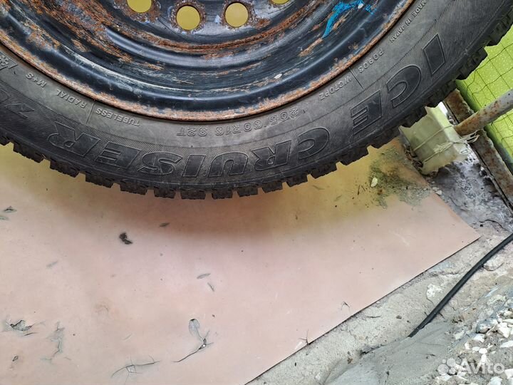 Bridgestone Ice Cruiser 7000 205/60 R16 92T