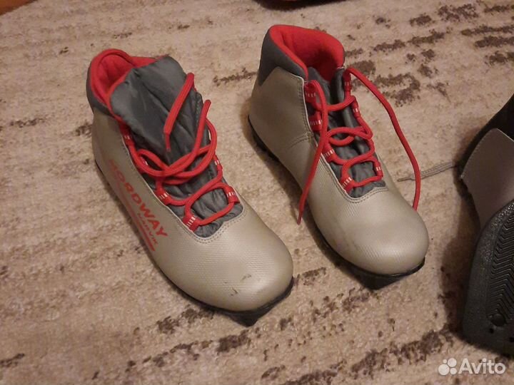 Лыжные ботинки