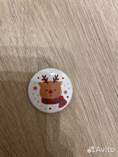 Значки, игрушки