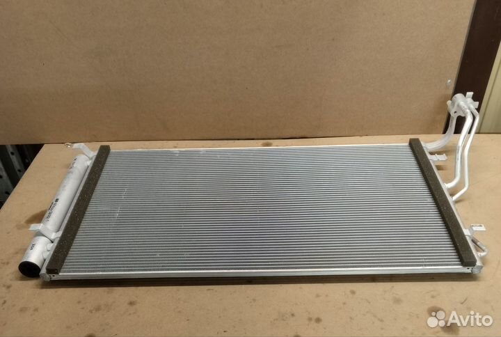Радиатор кондиционера Hyundai 976063R001