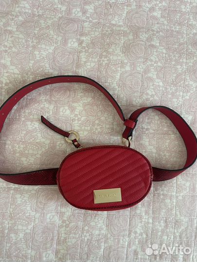 Расная круглая сумка на поясе River Island