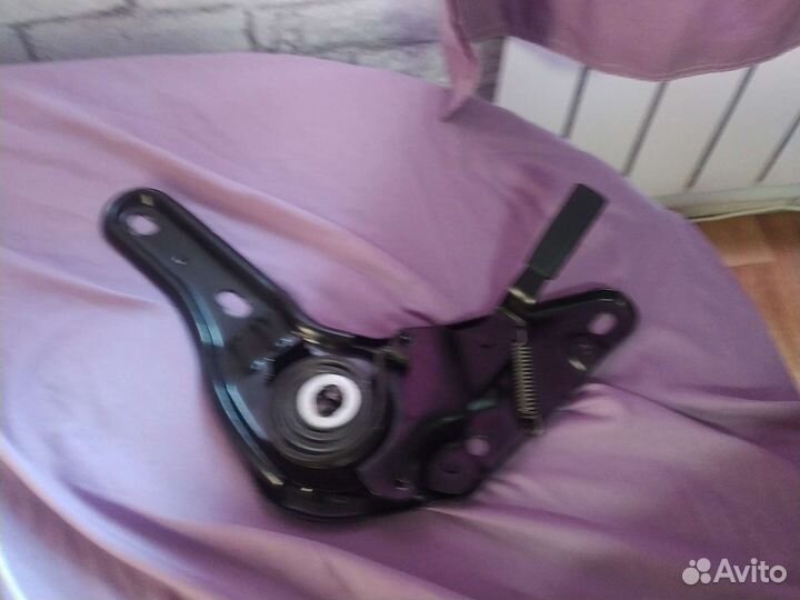 Механизм откидывания спинки