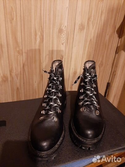 Трекинговые ботинки