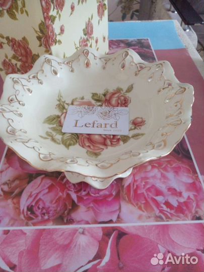 Ваза для фруктов на ножке