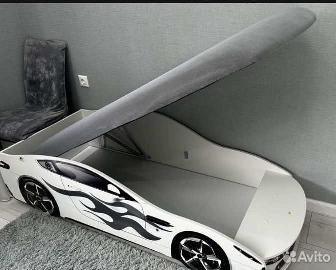 Детская кровать машинка с матрасом бу