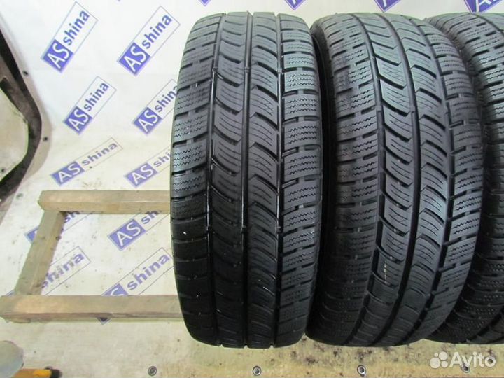 Continental VancoWinter 2 235/65 R16C 88R