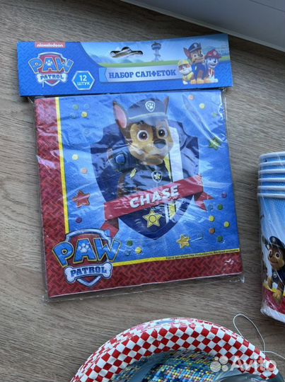 Тарелка, стаканы, салфетки для праздника