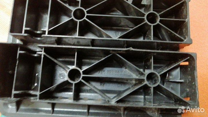 Заглушка торцевая среднего ряда сидений Volkswagen