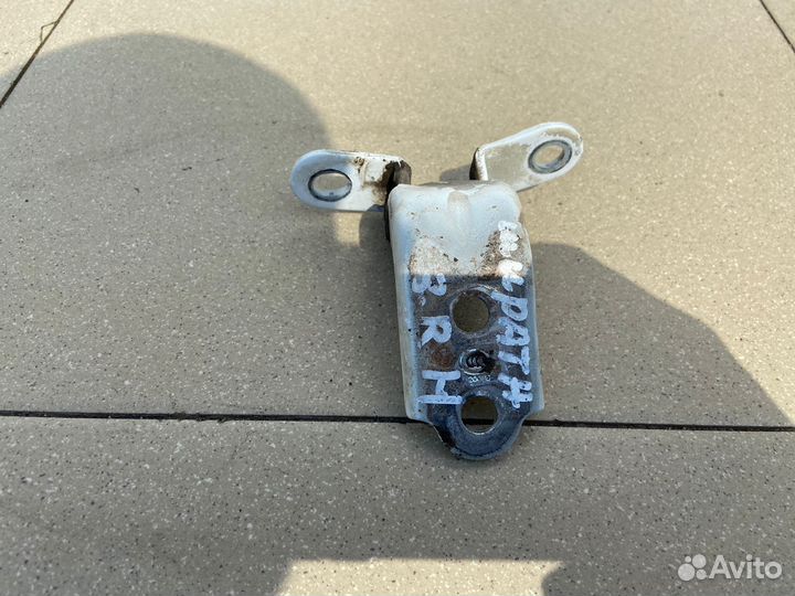 Петля двери задняя правая нижняя Kia cerato 2