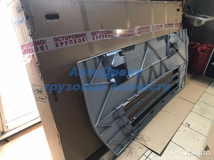 Капот Ивеко Траккер в сборе