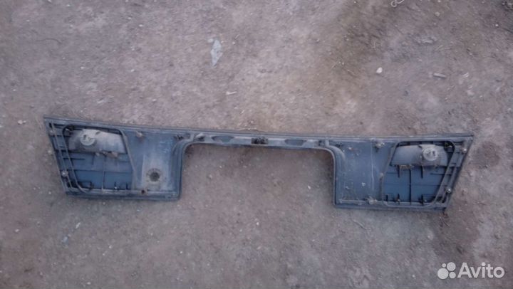 Фальшпанель вставка багажника Mazda familia 323 F