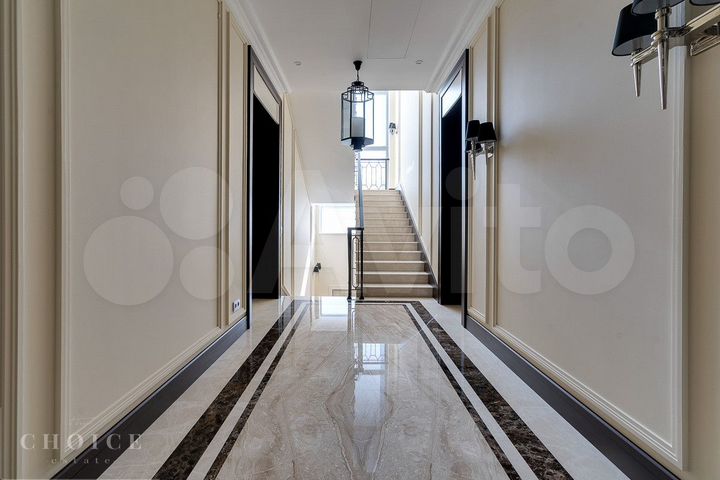 Коттедж 1145 м² на участке 37,4 сот.