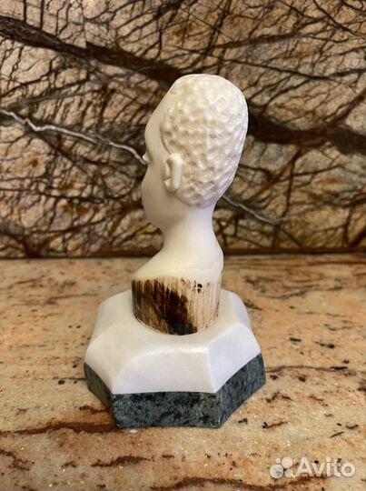 Бюст из африки. Бивень