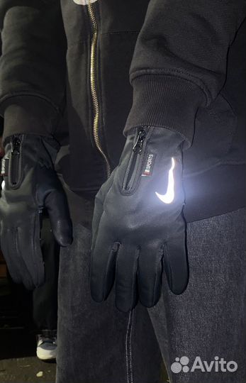 Перчатки Nike